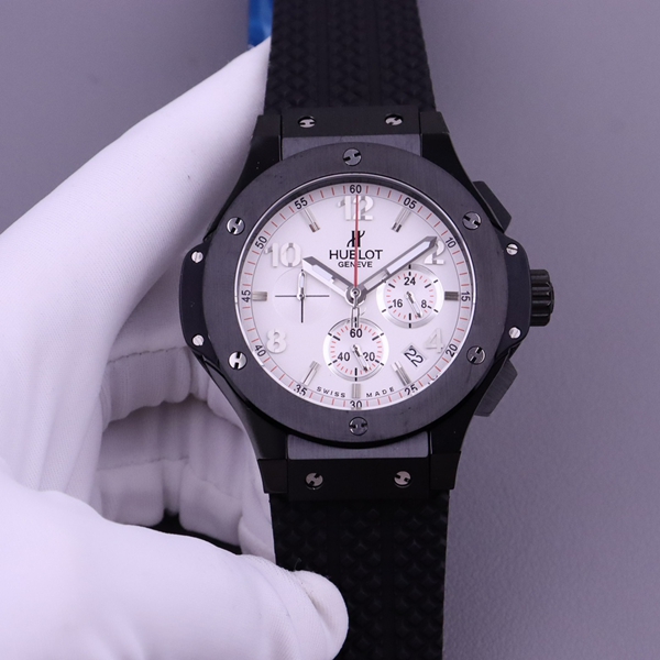 ウブロコピー時計背面デザイン